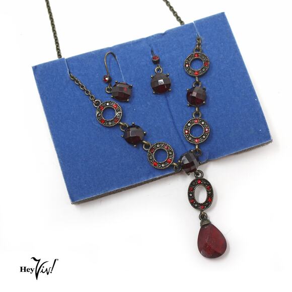 Vintage Avon Glamourous Y Gift Set in Red with Necklace and Earrings - Hey Viv - Picture 1 of 5